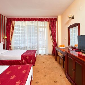 Zimmer mit Kingsize-Bett