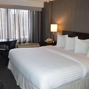 Zimmer mit Kingsize-Bett für Gäste mit Behinderungen