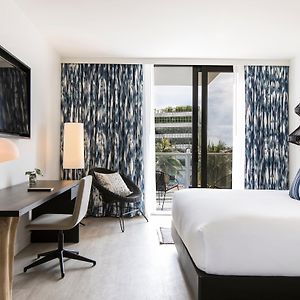 Zimmer mit Kingsize-Bett