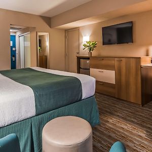 Zimmer mit Kingsize-Bett