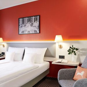 Standard Zimmer mit Kingsize-Bett