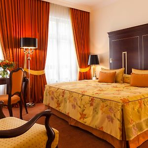 Comfort Zimmer mit Kingsize-Bett