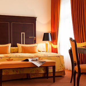 Deluxe Zimmer mit Kingsize-Bett