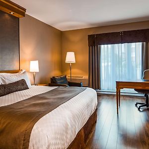 Großes Zimmer mit Kingsize-Bett