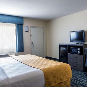 Zimmer mit Kingsize-Bett