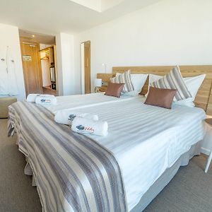Zimmer mit Kingsize-Bett
