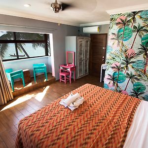 Zimmer mit Kingsize-Bett und mit Ozeanblick