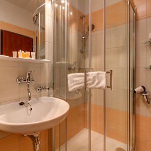 Zimmer mit zwei Einzelbetten