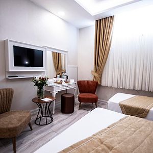 Dreibettzimmer im Untergeschoss
