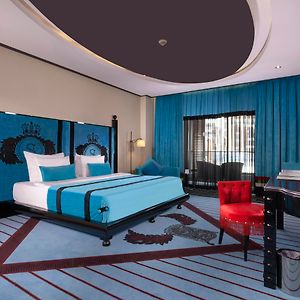 Zimmer mit Kingsize-Bett