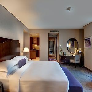 Zimmer mit Kingsize-Bett