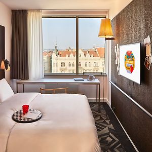 Mittelgroßes Zimmer mit Kingsize-Bett
