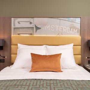 Zimmer mit Kingsize-Bett