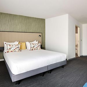 Zimmer mit Kingsize-Bett