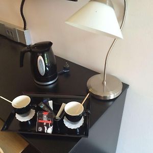 Zimmer mit zwei Einzelbetten für Gäste mit Behinderungen