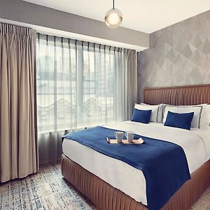 Kleines Zimmer mit Queensize-Bett