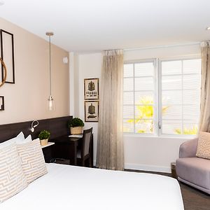 Zimmer mit Kingsize-Bett