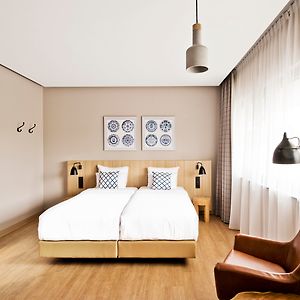 Zimmer mit zwei Einzelbetten für Gäste mit Behinderungen