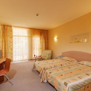 Zimmer mit zwei Einzelbetten