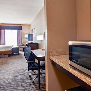 Suite mit Kingsize-Bett für Gäste mit Behinderungen
