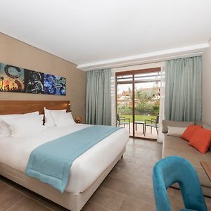 Zimmer mit Kingsize-Bett