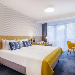 Zimmer mit Kingsize-Bett