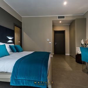 Zimmer mit Kingsize-Bett