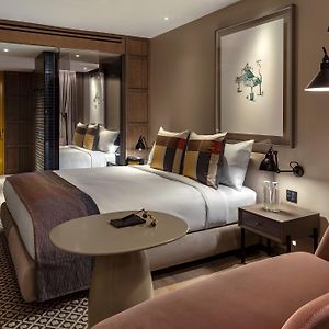 Zimmer mit Kingsize-Bett