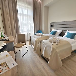 Zimmer mit zwei Einzelbetten