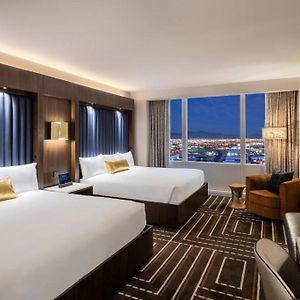 Zimmer mit Kingsize-Bett