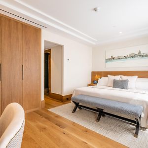 Zimmer mit Kingsize-Bett
