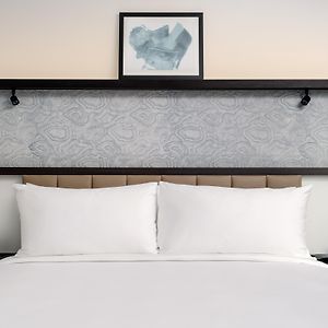 Urban Zimmer mit Kingsize-Bett