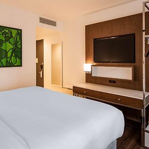 Zimmer mit Kingsize-Bett
