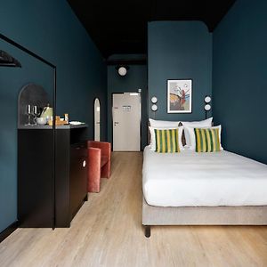 Standard Zimmer mit Kingsize-Bett