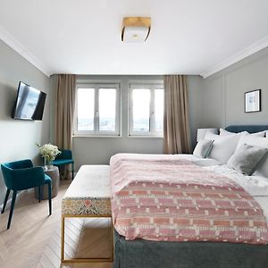 Mittelgroßes Zimmer mit Kingsize-Bett
