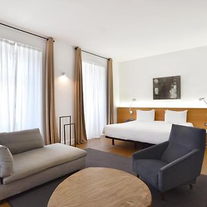 Zimmer mit Kingsize-Bett