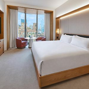 Skyline Zimmer mit Kingsize-Bett