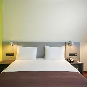 Standard Zimmer mit Kingsize-Bett