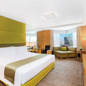 Zimmer mit Kingsize-Bett