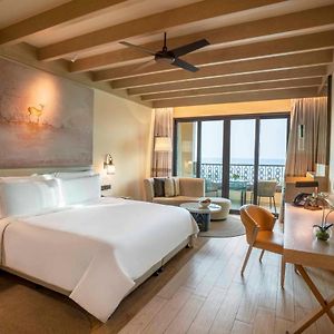 Zimmer mit Kingsize-Bett