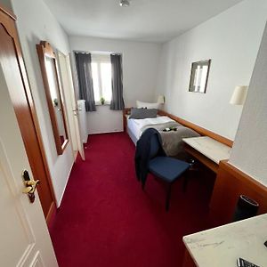 Zimmer mit Kingsize-Bett