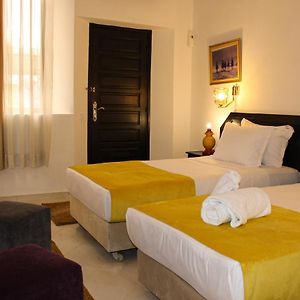 Standard Zimmer mit Kingsize-Bett