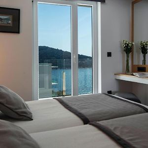 Zimmer mit Kingsize-Bett