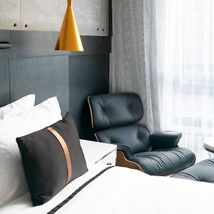 Zimmer mit Kingsize-Bett