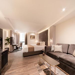 Grand Deluxe Zimmer mit Kingsize-Bett