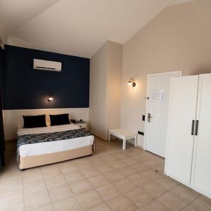 Zimmer mit Kingsize-Bett