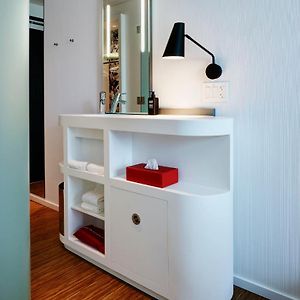 Zimmer mit Kingsize-Bett
