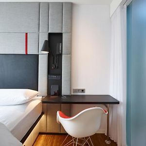 Zimmer mit Kingsize-Bett
