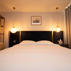 Deluxe Zimmer mit Kingsize-Bett