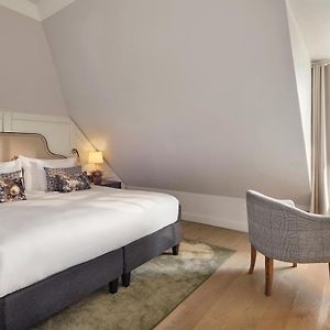 Zimmer mit Kingsize-Bett